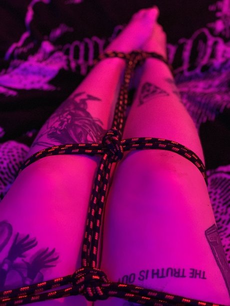 Roxy Bliss star du porno de haute qualité img