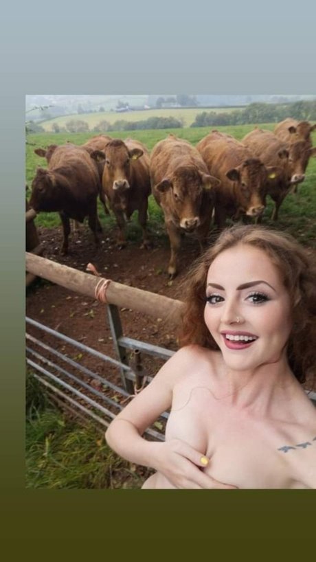 Rosie Flame top star photos