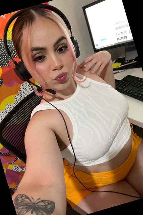 Shortyy DM FOR MENU_ modèle chaud photo