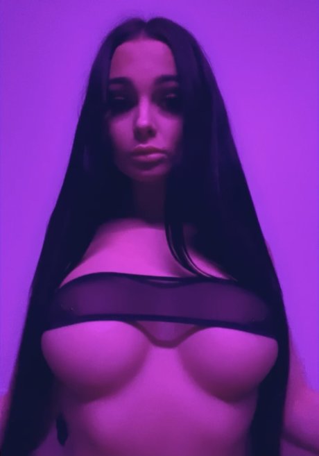 rousse aux gros seins onlyfans plutôt parfait archive