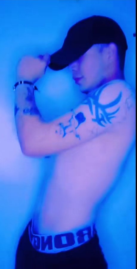 SALVADOR LANDA modèle hd image