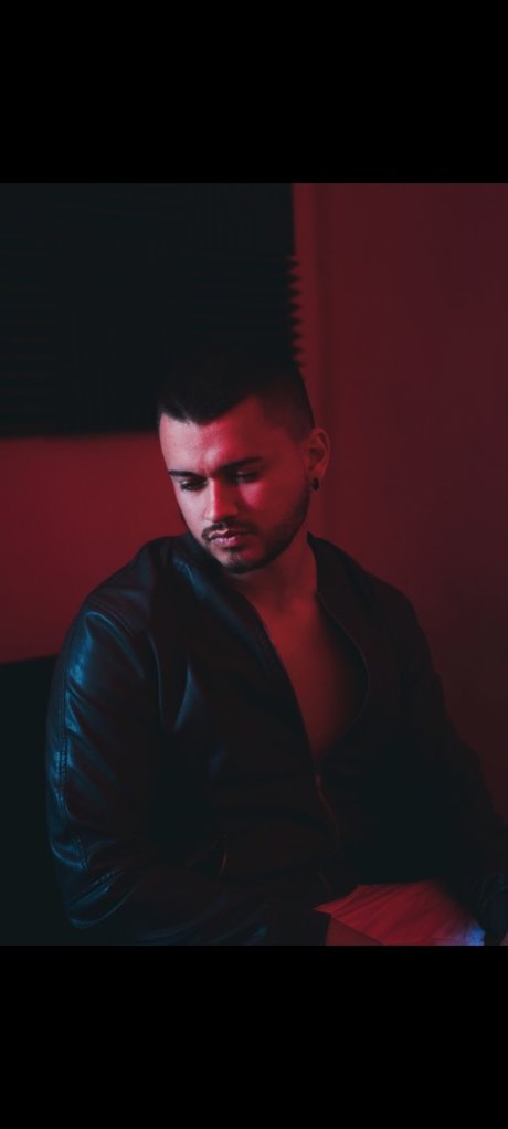 SALVA X modèle nu photos