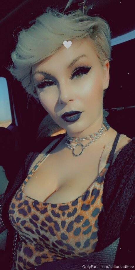 Sailor Sadie star érotique image