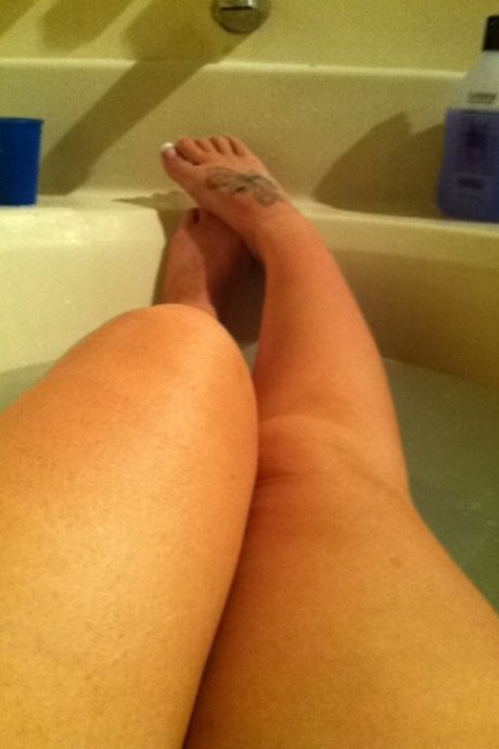 Sabrina s Sweet Feet star du porno exclusive images