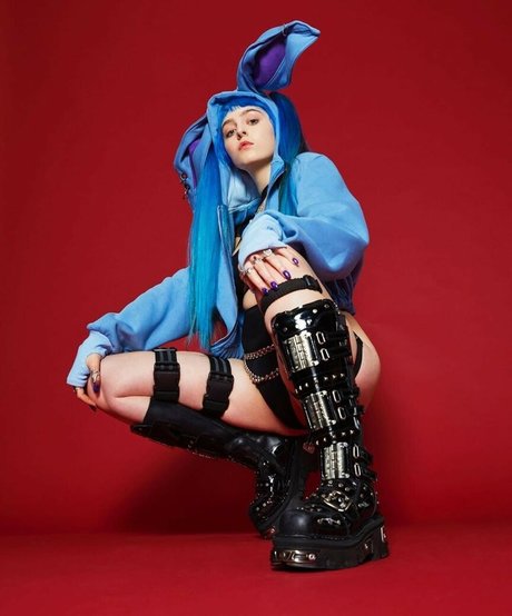 Ashnikko modèle nu images