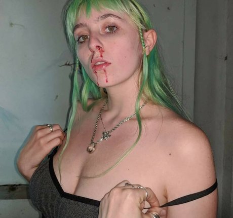 Ashnikko modèle porno images