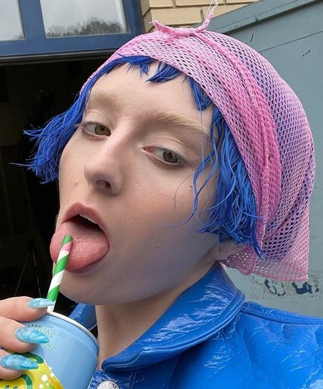 Ashnikko modèles nus img