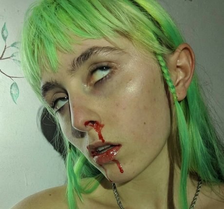 Ashnikko modèle de sexe galeries