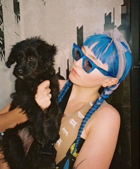 Ashnikko étoile de l'art photos