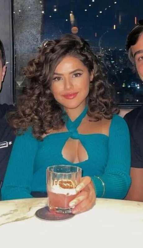 Maisa Silva star du porno belle images