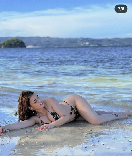 milf aux cheveux noirs onlyfans parfait nu des photos