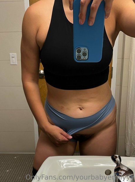 yourbabyemilyyy star du porno gratuite image