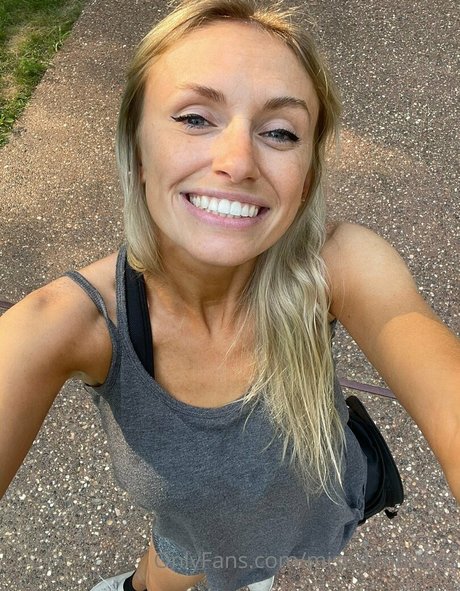 blonde aux petits seins onlyfans plutôt meilleur galerie