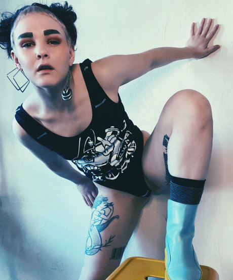 eeemmmthegoddess modèle sexy images