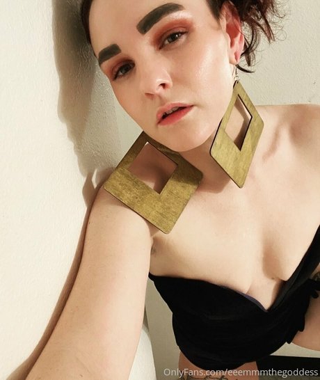 eeemmmthegoddess actrice chaude images
