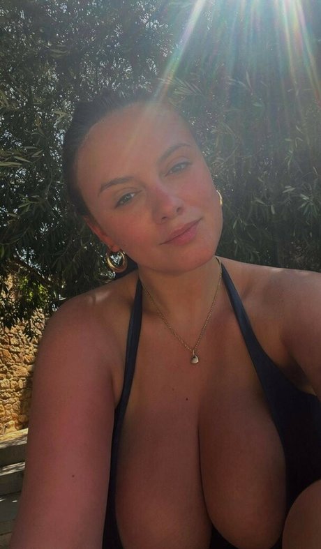 Amy Quesada Getgood étoile nue img