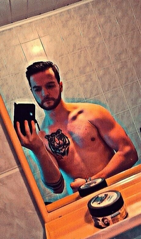 reine de pique onlyfans top jolie galerie