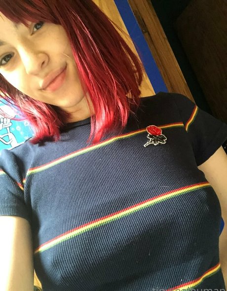 tinyrealmoth actrice artistique photos