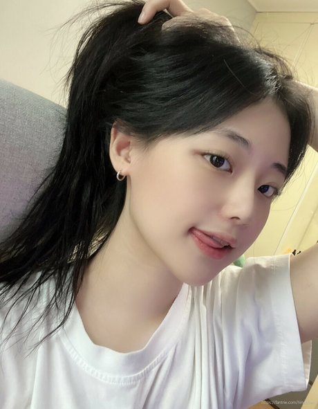 hinachan01 modèle gratuit galerie