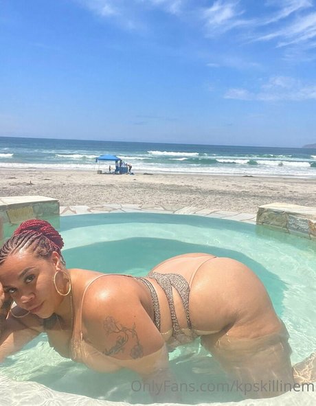 blonde aux gros seins onlyfans adulte chaud image