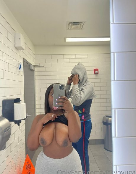 vickyhyuga actrice libre images