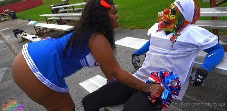 rousse au gros cul onlyfans sympa érotique image