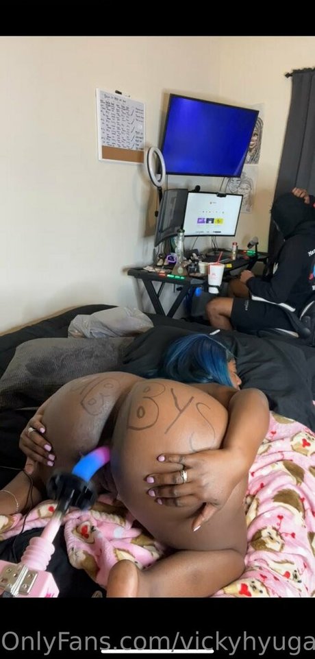 vickyhyuga star pornographique photos