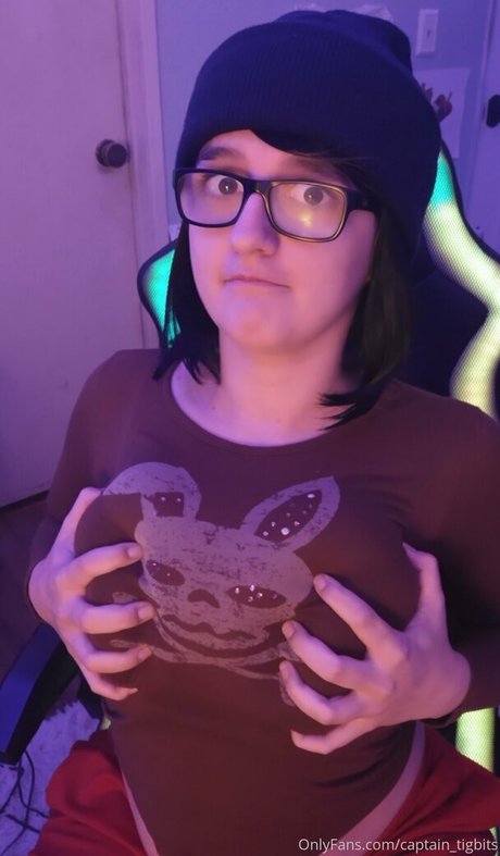 Captain TigBits star du porno hd image