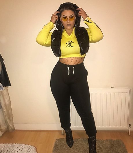 Aniela jolie étoile galeries