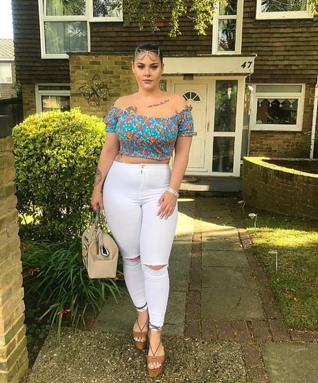 infirmière brune onlyfans art érotique des photos