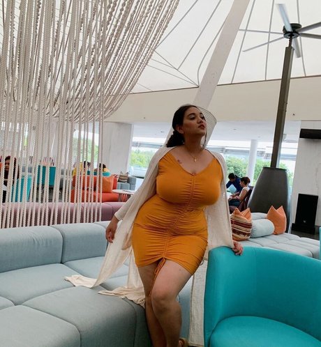 Reneesha Saikia star du porno parfaite galeries