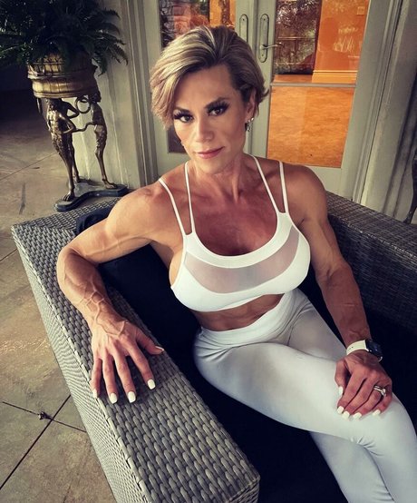 Dona Lyann Pohl star du porno gratuite galerie