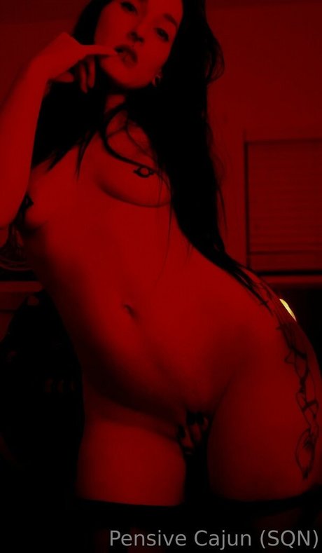 Pensivecajun modèle adulte image