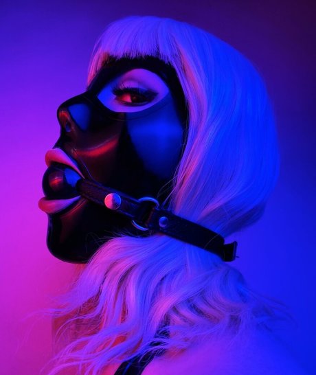 missvaleriexxx modèle pornographique galerie