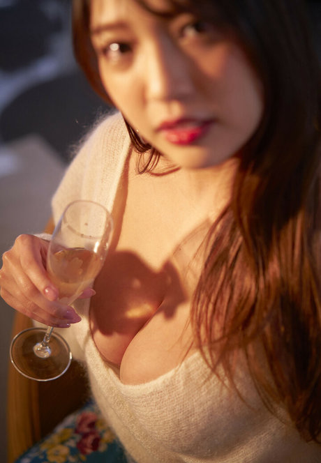 Aoi Fujino nus de stars du porno des photos