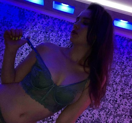 babe lilit modèle nu images