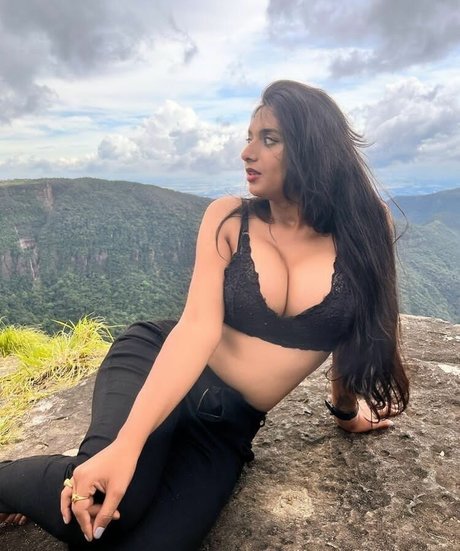 Yajna Seni modèle exclusif collection