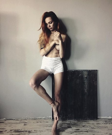 Irina Adelina étoile gratuite galeries