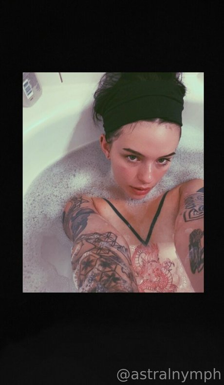 lolaslands actrice chaude archive