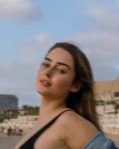 éjacule sur la langue onlyfans haute qualité parfait img