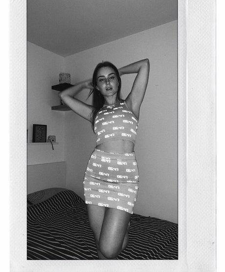 Effy Palarya jolie star du porno galerie