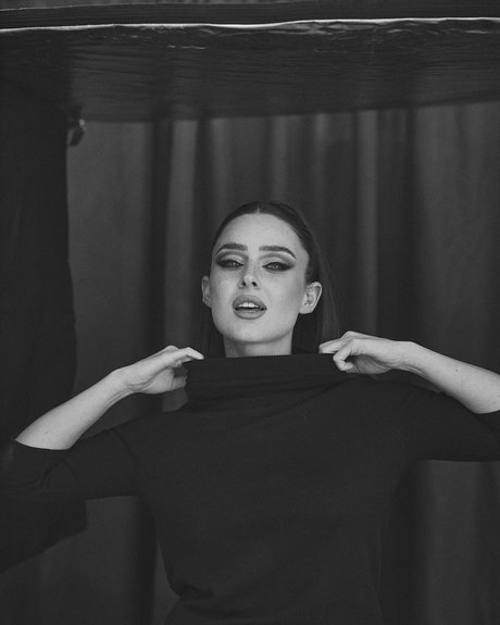 Effy Palarya actrice érotique galerie