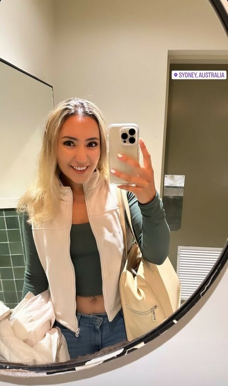 Selina Amini modèle adulte collection