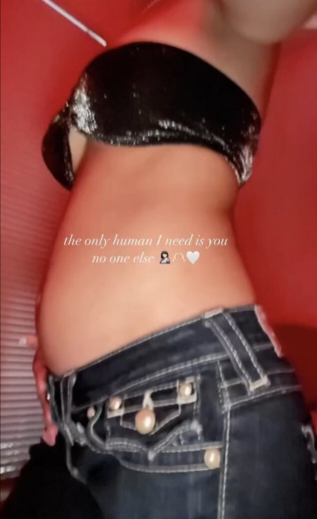 katiiebaeb modèle pornographique archive