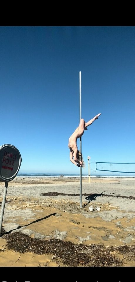 blonde aux gros seins onlyfans sexe exclusif image