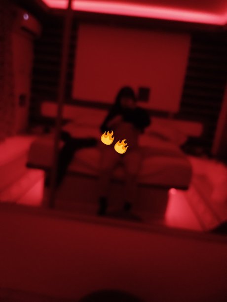 the girl with the big ass haut modèle img