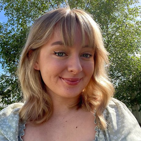 Sara Emilie modèle exclusif des photos