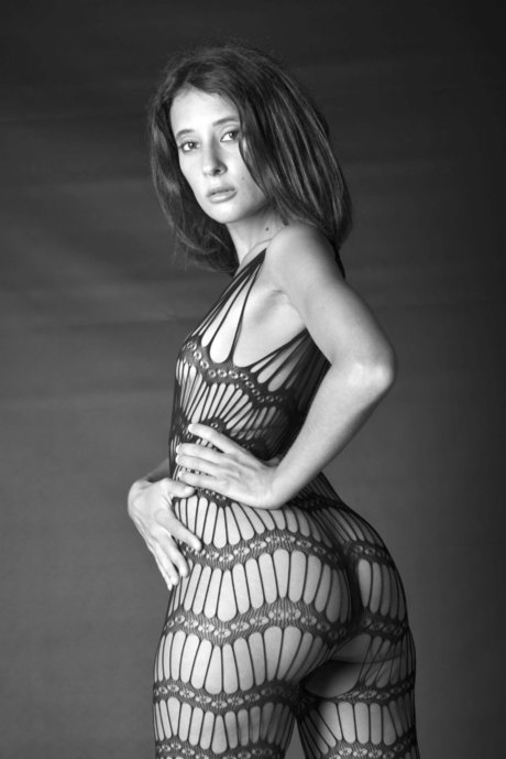 Sara Athulya modèle exclusif archive