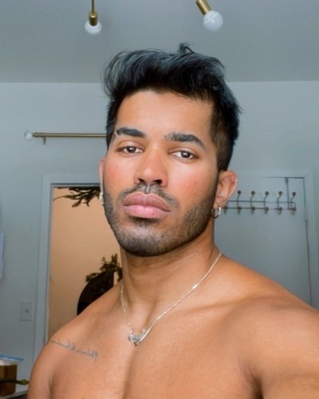 Sandro Saints star du porno nue images