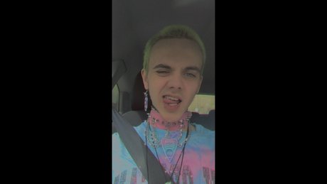 Your Queen Addi étoile exclusive image